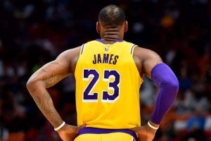  詹姆斯伤退湖人主场不敌太阳  