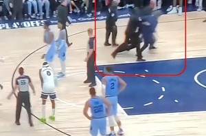  尼斯主场灯光故障，比赛中断十分钟后恢复  