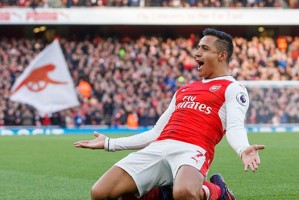  阿森纳门将低级失误，伯恩茅斯补时扳平抢关键一分  