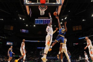  勇士逆转取胜晋级次轮  