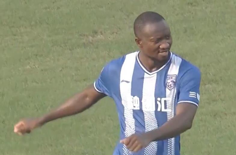  利物浦门将超级失误导致平局丢榜首  