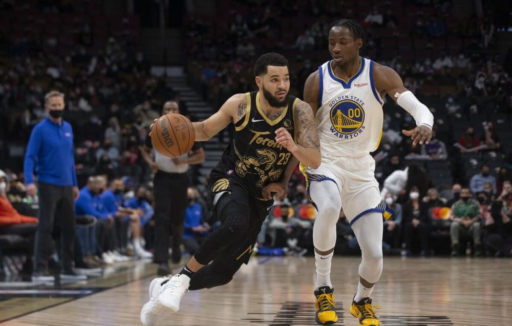  猛龙范弗利特关键助攻，险胜鹈鹕  